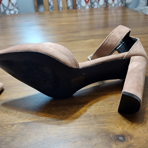 So me blush wide band heels - Picture 3 of 6